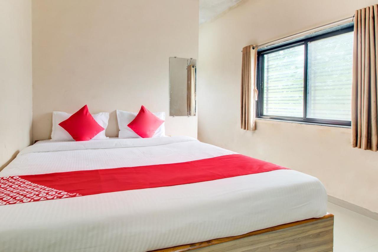 Oyo 48915 Chaitanya Green Park Hotel Vani Room photo